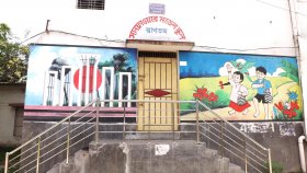 করোনার থাবায় কিন্ডারগার্টেন শিক্ষক এখন ফল বিক্রেতা, অটো চালক