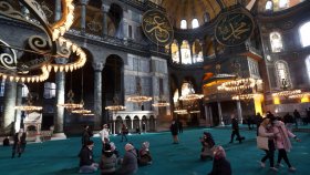 মসজিদ থেকে ধর্মীয় নেতার অনুসারীদের বের করে দিলো তুরস্কের পুলিশ