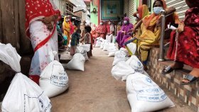 যৌনপল্লীতে ডিসির মানবিক সহায়তা