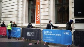 ভারতীয় ভ্যারিয়েন্টে যুক্তরাজ্যে করোনার তৃতীয় ঢেউয়ের আশঙ্কা