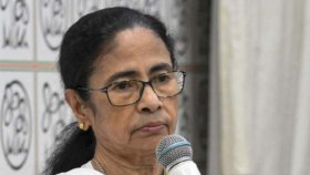 মমতার তৃণমূলে ভাঙন: লোকসভা স্পিকারকে ২০ এমপির চিঠি