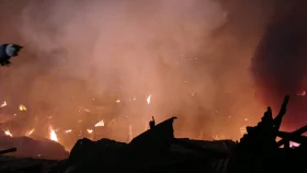 সাতারকুলে ফার্নিচারের গোডাউনে আগুন