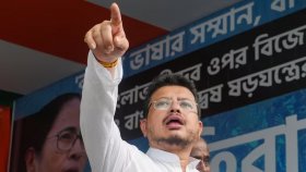 তৃণমূলে ভাঙন চূড়ান্ত: বিরোধীদলীয় নেতা বহিষ্কৃত ঋতব্রত, মমতাকে ‘উপদেষ্টা’ হওয়ার প্রস্তাব