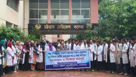 একযোগে কর্মবিরতিতে মেডিক্যালের ইন্টার্ন চিকিৎসকরা, দাবি কী?