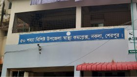 হাসপাতালে বিদ্যুৎ না থাকায় মোমবাতির আলোয় চিকিৎসাসেবা