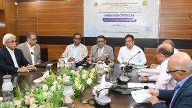 আন্দোলনরত ইন্টার্ন চিকিৎসকদের দাবির যৌক্তিকতা খতিয়ে দেখার আশ্বাস স্বাস্থ্যমন্ত্রীর