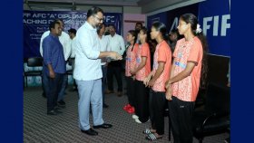 সাফ নারী ফুটবলে রানার্সআপ বাংলাদেশ দলকে ক্রীড়া প্রতিমন্ত্রীর উৎসাহ