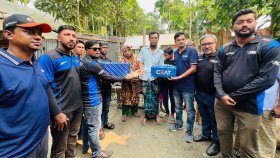 যাত্রীদের বাঁচাতে গিয়ে প্রাণ হারানো দুলালের পরিবার পেলো সহায়তা