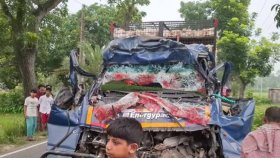 দাঁড়িয়ে থাকা ট্রাকের পেছনে পিকআপের ধাক্কায় ৪ জন নিহত