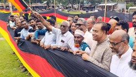 ৩০ শতাংশ জমি বেচে পতাকা বানিয়েছি, বিশ্বকাপ জিতলে তিন গুণ বড় বানাবো