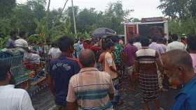 সড়কে ইসলামী ব্যাংকের কর্মকর্তাসহ নিহত ২