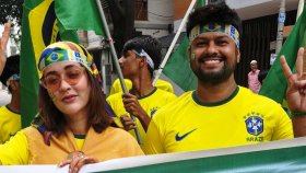 পাত্রী ব্রাজিল-পাত্র আর্জেন্টাইন সমর্থক, লড়াই গড়ালো মাঠে