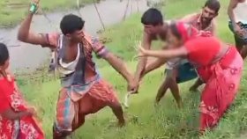 প্রকাশ্যে নারীকে পেটালেন যুবদল নেতা