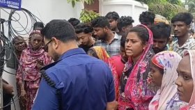 চুল কেটে, মুখে কালি লাগিয়ে ও জুতার মালা পরিয়ে নারীকে বেঁধে রাখলো খুঁটিতে