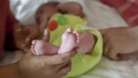 ভারতে সন্তান জন্মদানের হার কমছে কেন