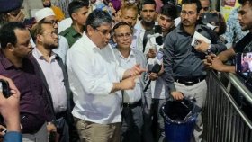 এলজিআরডি প্রতিমন্ত্রীর ‘ক্লিন-আপ ড্রাইভ’, বর্জ্য ফেলায় ১০ ব্যবসায়ীকে জরিমানা
