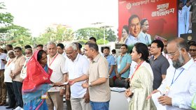 মৌলভীবাজার সদরে ফ্যামিলি কার্ড বিতরণ ও বৃক্ষরোপণ করলেন প্রধানমন্ত্রী