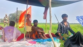 চার দিন ধরে পড়ে আছি, বাচ্চাগুলার মুখের দিকে তাকায় সরাই নেন