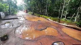 ৯ কিলোমিটার সড়কের বেহাল দশা, জনদুর্ভোগ
