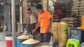 বোরোর ভরা মৌসুমেও হিলিতে চালের দাম ঊর্ধ্বমুখী