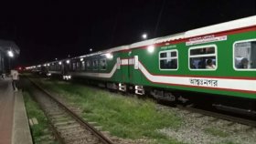 ৩ ঘণ্টা পর গেলো সোনার বাংলা এক্সপ্রেস, চট্টগ্রামের সঙ্গে ট্রেন চলাচল শুরু