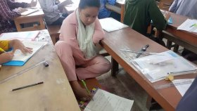 পা দিয়ে লিখে এইচএসসি পরীক্ষা দিচ্ছে পলি