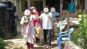 জমি লিখে না দেওয়ায় মাকে বাড়ি থেকে বের করে দেওয়ার অভিযোগ ছেলের বিরুদ্ধে