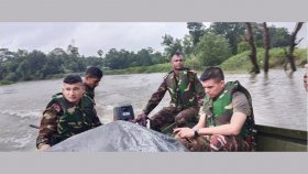 বন্যায় ডুবে গেছে চট্টগ্রাম, উদ্ধারকাজে নামছে সেনাবাহিনী