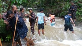 বিজিবির ৪৮ ঘণ্টার অভিযানে দুর্গম পাহাড় থেকে উদ্ধার ৪ পর্যটক