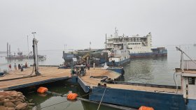 বৈরী আবহাওয়া দৌলতদিয়া-পাটুরিয়ায় ফেরি চলাচল বন্ধ