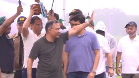 বরিশালে প্রধানমন্ত্রী, বৃষ্টি উপেক্ষা করে সড়কে নেতাকর্মীরা