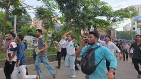 সংসদ ভবনের সামনে শিক্ষার্থীদের অবস্থান, চলছে বিক্ষোভ