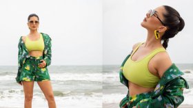 ‘মন্দারমণি মুড’—বাংলার সমুদ্রে মজলেন সানি লিওন?