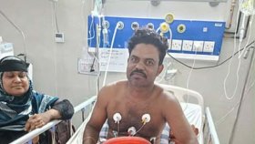 সাপের ছোবল খেয়ে নিজেই হাসপাতালে চিকিৎসা নিচ্ছেন ‘বিষঝাড়া ওঝা’