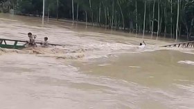 শেরপুরে পাহাড়ি ঢলে মানুষসহ ভেসে গেলো ব্রিজ