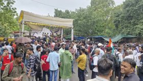 সেই একই জায়গা দখল করেছে ককরোচ জনতা পার্টি, উত্তপ্ত দিল্লি