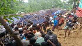 রোহিঙ্গা ক্যাম্পে পাহাড়ধসে নারীর মৃত্যু, এখনও ঝুঁকিতে হাজারো পরিবার