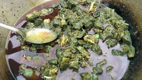 রান্নার সময় সবুজ হয়ে গেলো গরুর মাংস, এলাকায় চাঞ্চল্য