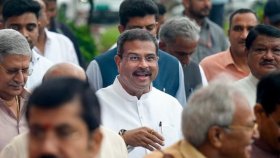 বড় লক্ষ্য অর্জনে কি ধর্মেন্দ্র প্রধানকে বলির পাঁঠা বানালেন মোদি