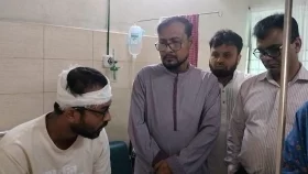 সংঘর্ষের তিনদিন পর আহত শিক্ষার্থীদের দেখতে হাসপাতালে জবি উপাচার্য