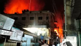 নেত্রকোনা শহরে অগ্নিকাণ্ড, পুড়ে গেছে বহু দোকান ও বসতঘর