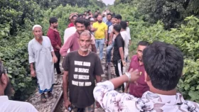 কেন ট্রেনের নিচে জীবন দিলেন পোশাকশ্রমিক দম্পতি?