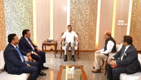 প্রধানমন্ত্রীর সঙ্গে বৈঠকে ভারতীয় হাইকমিশনার দীনেশ ত্রিবেদী
