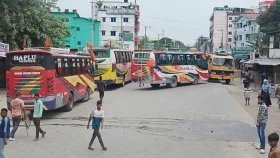 পুলিশকে থাপ্পড় দেওয়া শ্রমিকনেতার জন্য দিনাজপুরে পরিবহন ধর্মঘট
