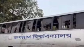 জগন্নাথ বিশ্ববিদ্যালয়ের বাসে হামলা, আহত ১০