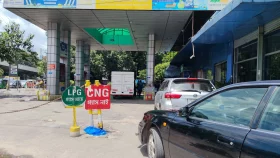 ঘণ্টার পর ঘণ্টা লাইনে দাঁড়িয়ে সিএনজিতে মিলছে মাত্র ২০ থেকে ৬০ টাকার গ্যাস!