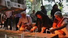 তারেক মাসুদ-মিশুক মুনীরের স্মরণে মোমবাতি প্রজ্বালন, ব্লাস্টের তিন দাবি