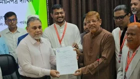 রাষ্ট্রপতি পদে অলি আহমদের মনোনয়নপত্র জমা দিতে গিয়ে যা বললেন নাসীরুদ্দীন