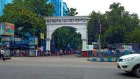 কলকাতায় হাসপাতালের টয়লেটের দরজা ভেঙে নার্সের লাশ উদ্ধার