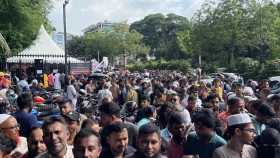 ছুটির দিনে জুলাই স্মৃতি জাদুঘরে ভিড়, প্রবেশে ভোগান্তি